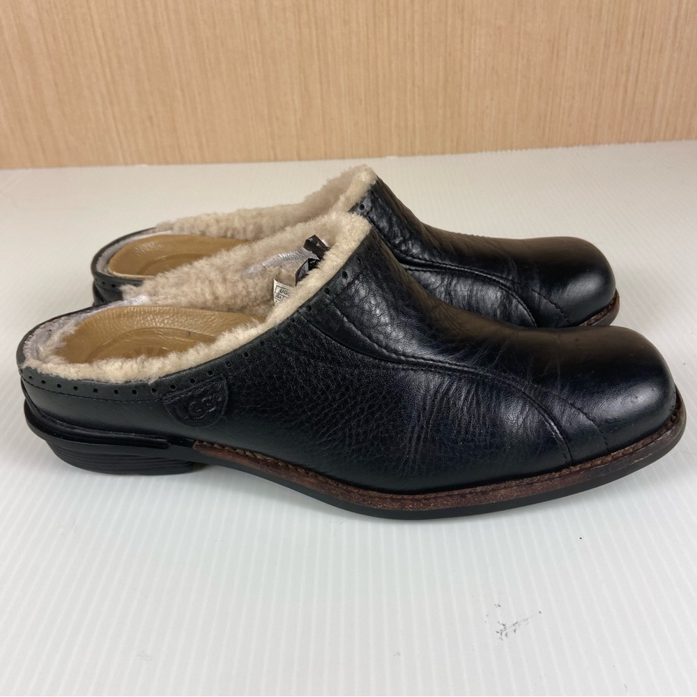 UGG Australia Black Leather Shearling Lined Clogs Mules Size 7